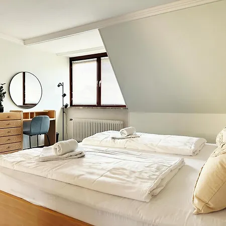 Mit Garten Und Idyllischer Ruhe *