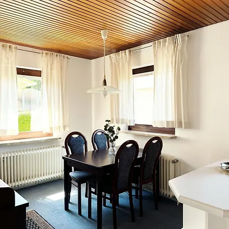 Mit Garten Und Idyllischer Ruhe *