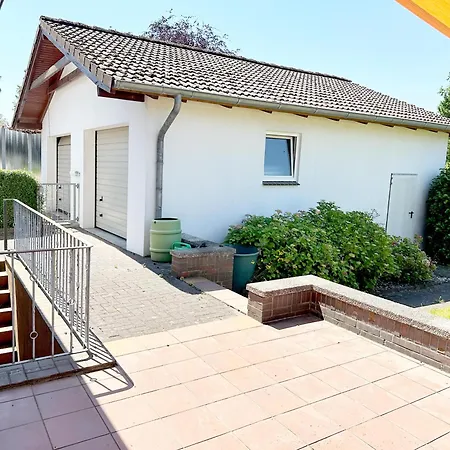 Mit Garten Und Idyllischer Ruhe *