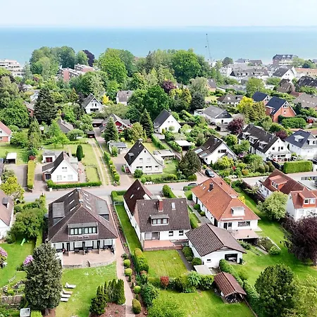 Tatil Evi Mit Garten Und Idyllischer Ruhe Scharbeutz