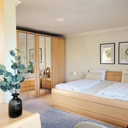 Mit Garten Und Idyllischer Ruhe Scharbeutz