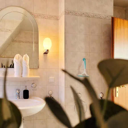 Mit Garten Und Idyllischer Ruhe *