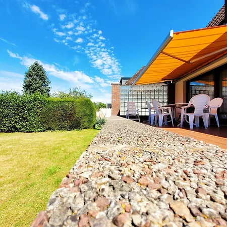 Mit Garten Und Idyllischer Ruhe *