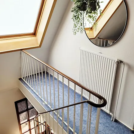 Mit Garten Und Idyllischer Ruhe