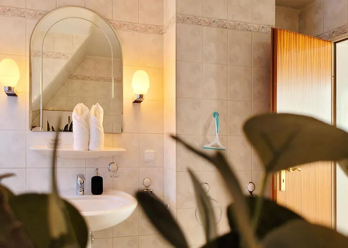 Mit Garten Und Idyllischer Ruhe *